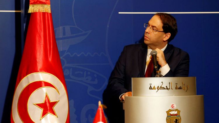 رئيس وزراء تونس يزور السبسي في المستشفى ويدعو للتوقف عن بث أخبار زائفة