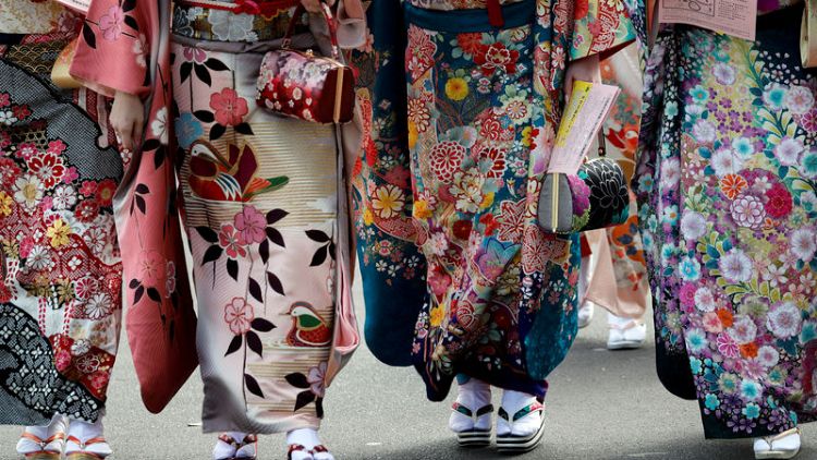 يابانيون للنجمة كارداشيان: الكيمونو ليس ملابس داخلية