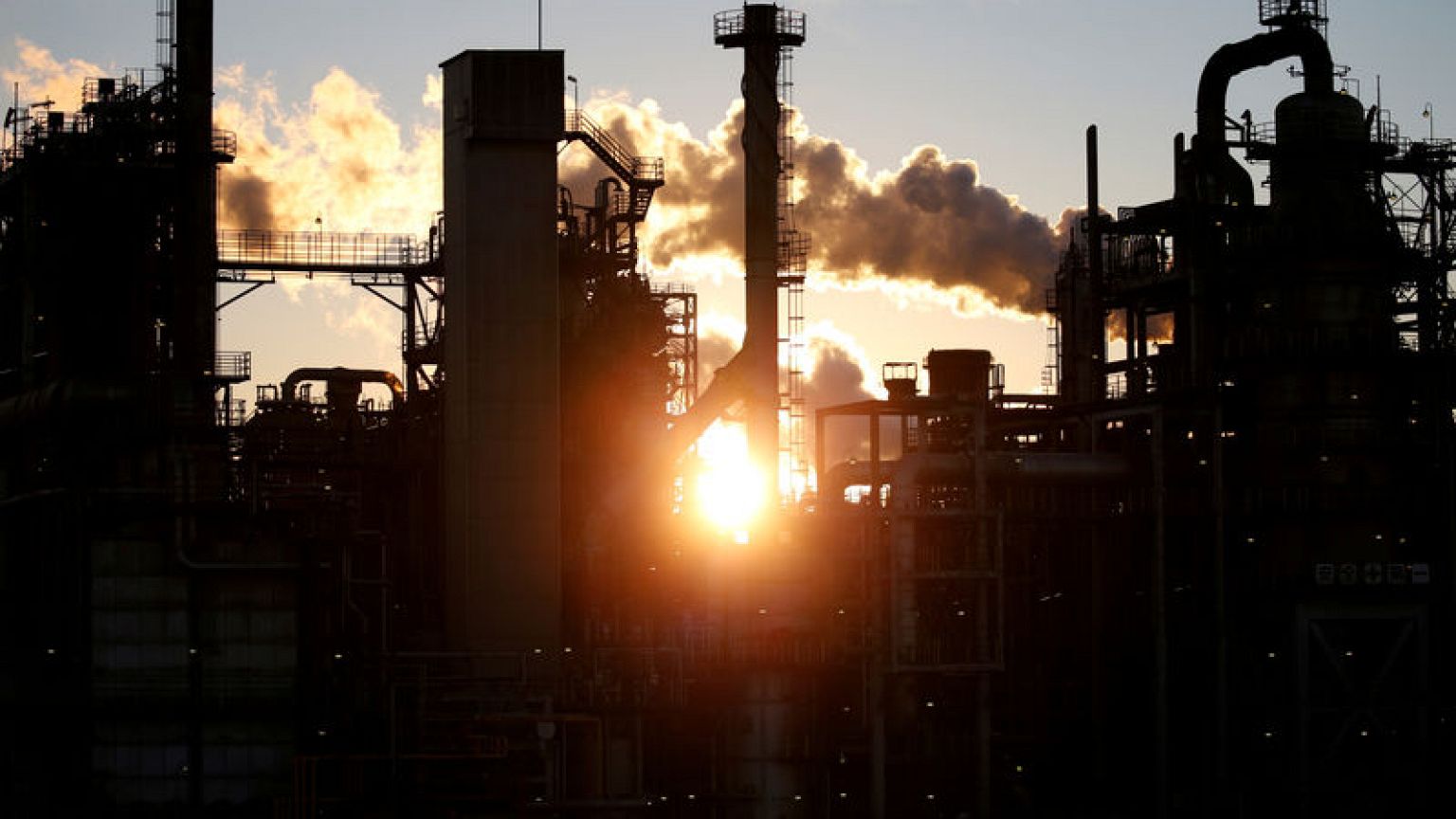 Japan May factory output tops expectation, but trade risks linger