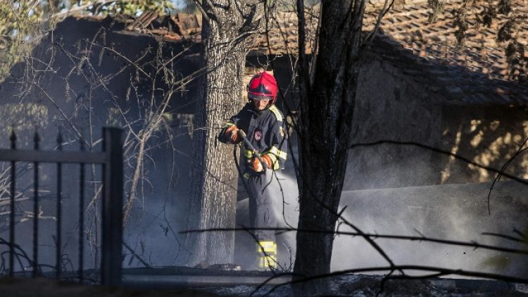 Incendio in casa, morta una donna