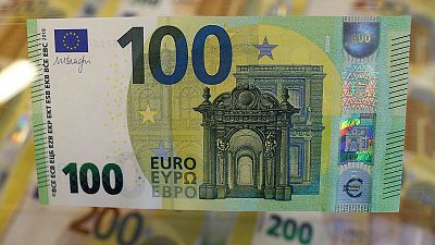 مصحح-اليورو يتجه صوب أكبر ارتفاع شهري في 17 شهرا قبل صدور بيانات التضخم