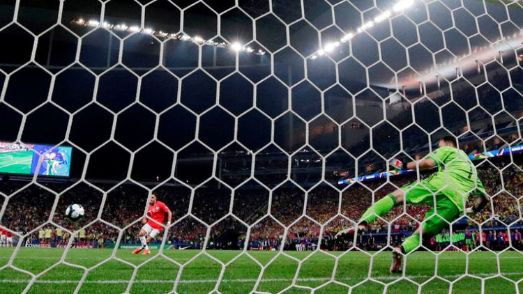 Chile beat Colombia in shootout to reach Copa semi-finals