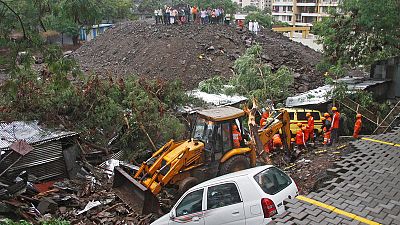 مقتل 15 على الأقل بعد انهيار جدار في غرب الهند