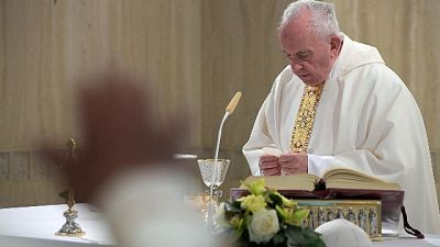 Papa: reagire a problemi sociali Roma