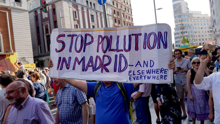 Protest in Madrid as conservatives suspend ban on most polluting cars