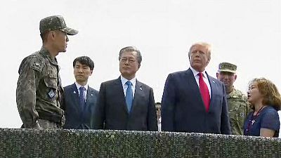 ترامب يصل إلى المنطقة منزوعة السلاح بين الكوريتين قبل لقائه بكيم