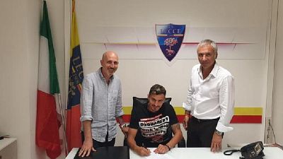 Lecce, arriva difensore Benzar Lecce, arriva difensore Benzar