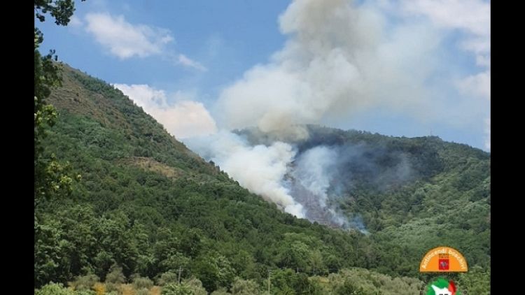 Incendio in Lunigiana, atteso Canadair