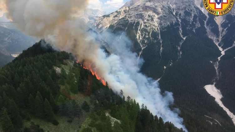 Incendi: fiamme in Cadore sul Col Rosà
