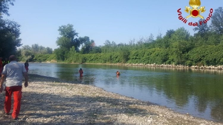 Uomo annegato recuperato nel Ticino