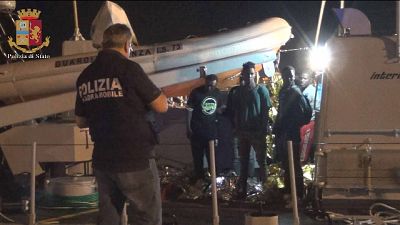 Migranti: in 42 a Pozzallo, due fermi Migranti: in 42 a Pozzallo, due fermi