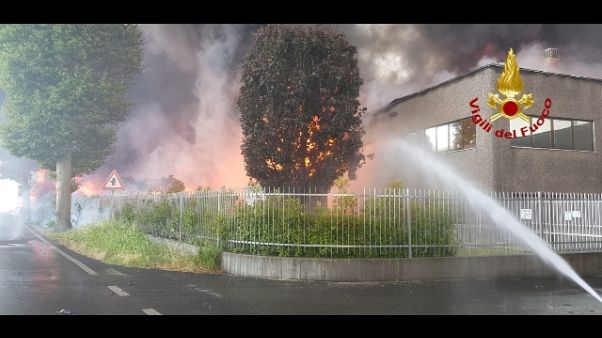 Vasto incendio in azienda vernici Vasto incendio in azienda vernici