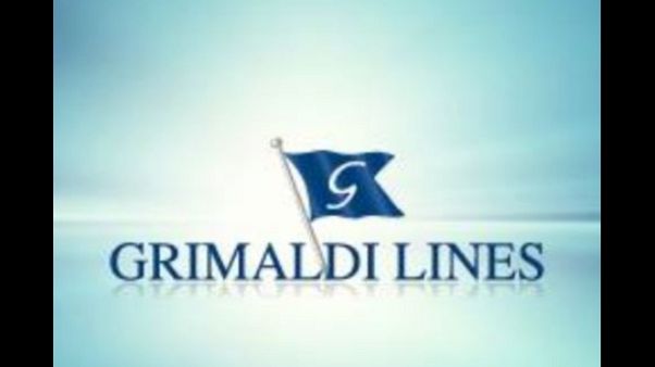 Traghetto fermo in mare, paura a bordo Traghetto fermo in mare, paura a bordo