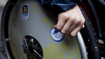Tenta aiutare figlio disabile, morti Tenta aiutare figlio disabile, morti