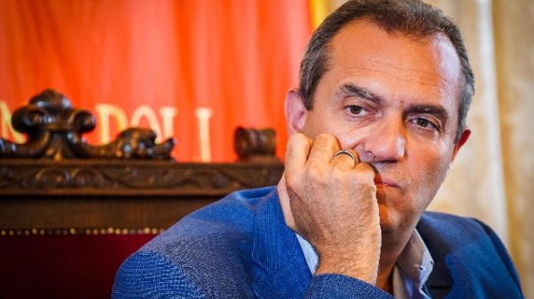 De Magistris: "Stringerò mano a De Luca" De Magistris: "Stringerò mano a De Luca"