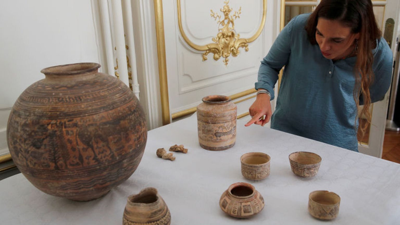 France returns stolen ancient artifacts to Pakistan