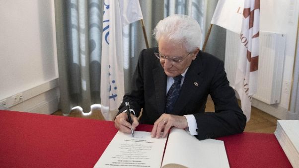 Mattarella firma decreto salva-conti Mattarella firma decreto salva-conti