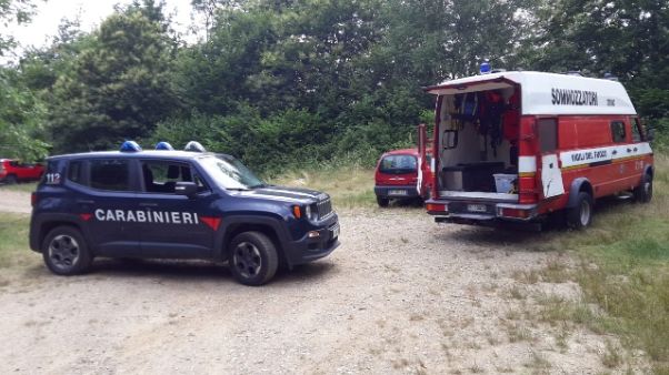 Incastrato tra rocce annega in torrente Incastrato tra rocce annega in torrente