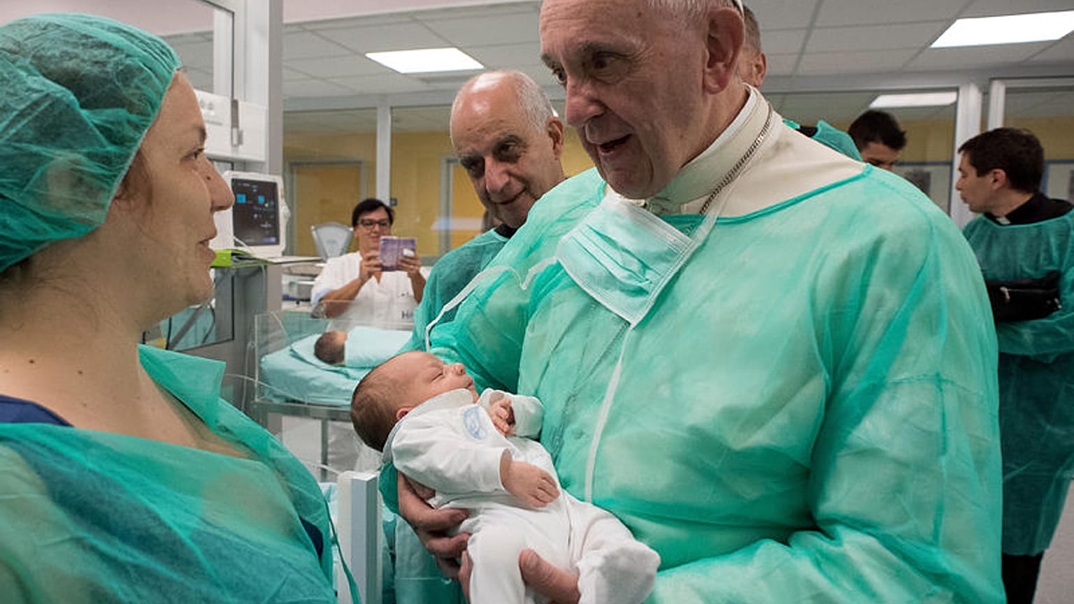Births in Italy hit record low in 2018, population shrinks again