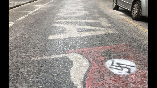 Scritte omofobe licei, 3 denunciati Scritte omofobe licei, 3 denunciati