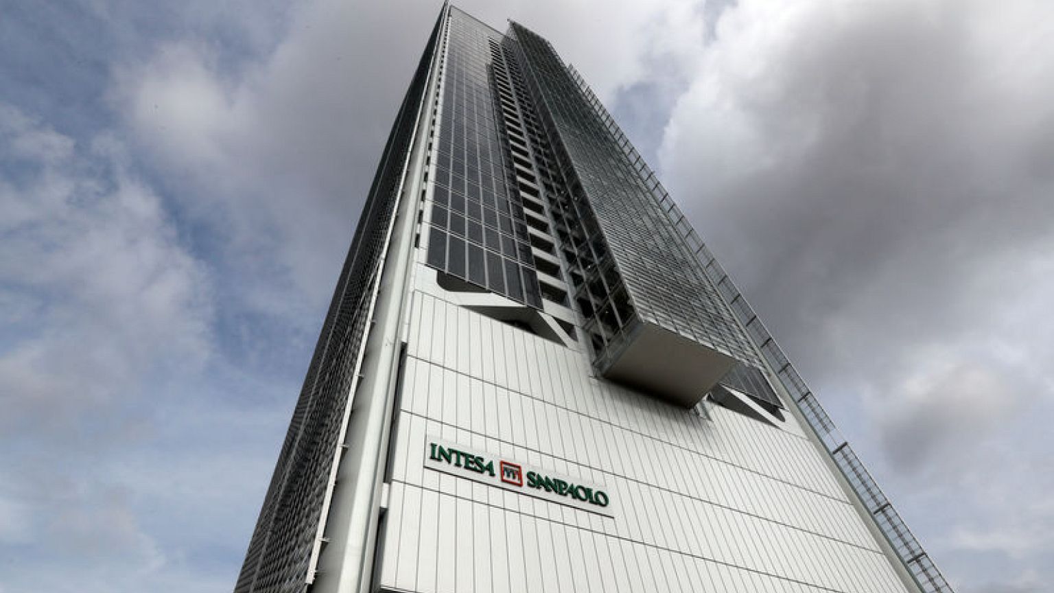 Italy counts on army of number-crunchers to win bad loan war