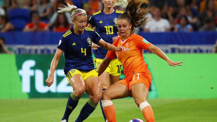 Dutch upstarts bid to shock mighty U.S. in World Cup final