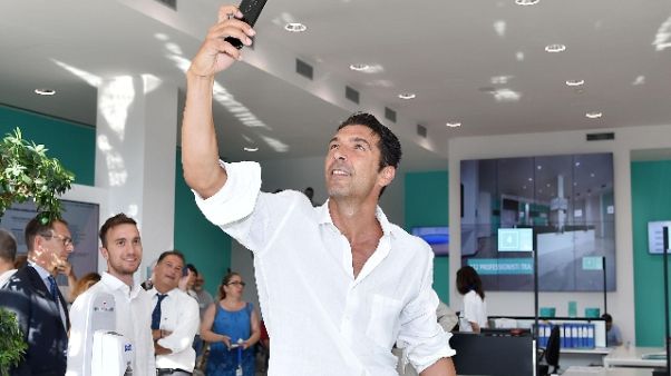 Juve: Buffon ha firmato per un anno Juve: Buffon ha firmato per un anno