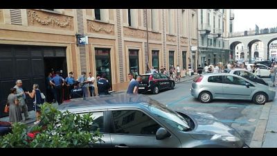 Uccide negoziante e si spara a Cuneo Uccide negoziante e si spara a Cuneo
