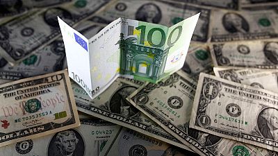 اليورو يتجه صوب أكبر انخفاض أسبوعي في 3 أسابيع مع انخفاض عوائد السندات