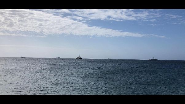 Migranti: 18 evacuati dalla Alex Migranti: 18 evacuati dalla Alex