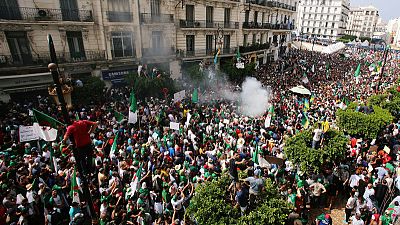 Algerian protesters keep up pressure on country's rulers Algerian protesters keep up pressure on country's rulers