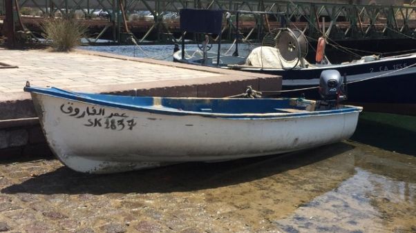 Ruba barchino dei migranti, denunciato Ruba barchino dei migranti, denunciato