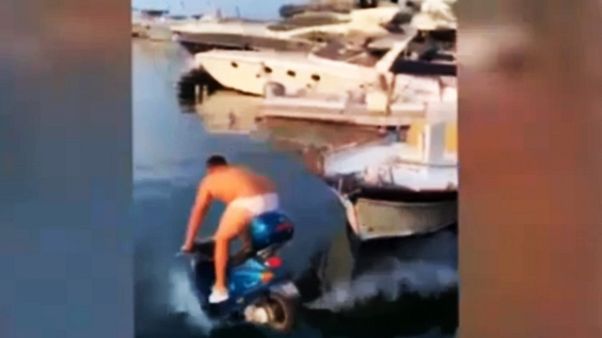 Balotelli, 2mila euro per tuffo in moto Balotelli, 2mila euro per tuffo in moto