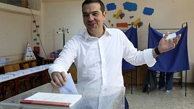 مسؤول: رئيس وزراء اليونان يتصل بزعيم المعارضة لتهنئته بالفوز في الانتخابات