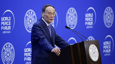 نائب الرئيس الصيني: لا يمكن للعالم عزل بلادنا