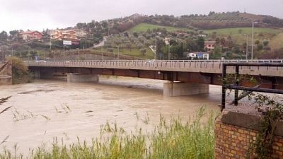 Cadavere in fiume, forse incidente pesca Cadavere in fiume, forse incidente pesca