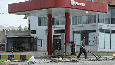 Squeezed by sanctions, Venezuela sells oil to tiny Turkish firm Squeezed by sanctions, Venezuela sells oil to tiny Turkish firm