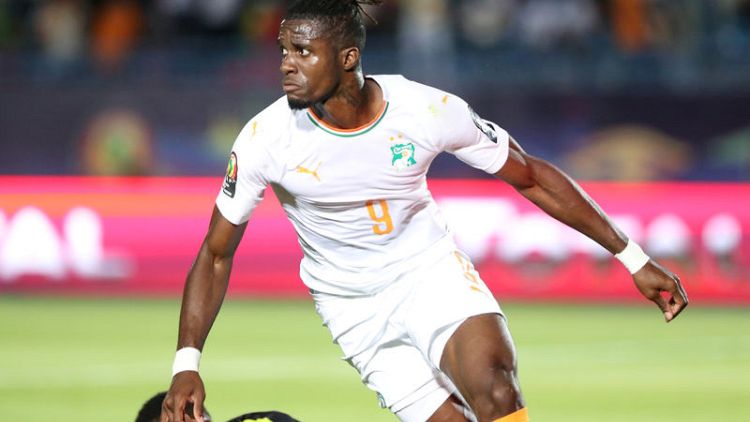 Soccer - Zaha sends Ivory Coast into last eight as Mali fluff their lines