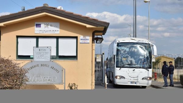 Salvini, chiude Cara Mineo, è bellissimo Salvini, chiude Cara Mineo, è bellissimo