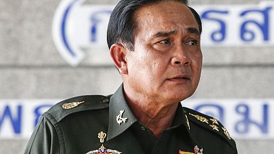 قائد المجلس العسكري في تايلاند ينهي الحكم العسكري ويبقي على صلاحيات أمنية