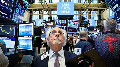 الأسهم الأمريكية تفتح مرتفعة بعد تصريحات باول عن خفض الفائدة
