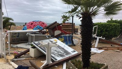 Bagnini Pesaro in aiuto dei colleghi Bagnini Pesaro in aiuto dei colleghi