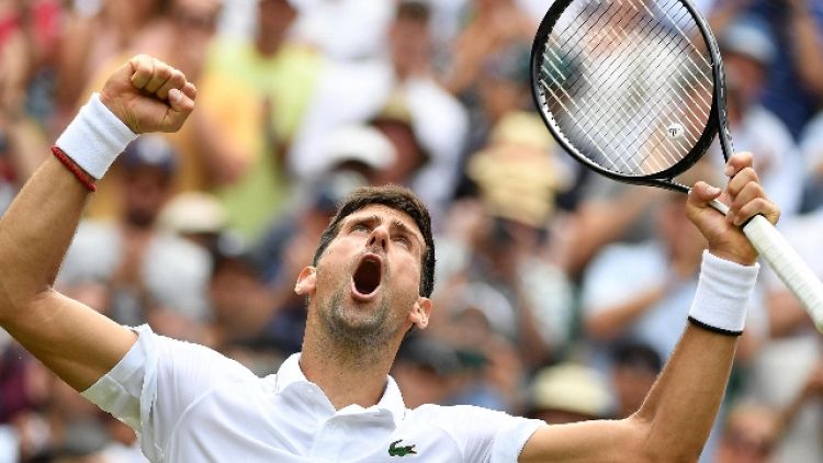 Wimbledon: Djokovic primo semifinalista