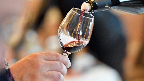 Vino adulterato,11 arresti e 6 sequestri Vino adulterato,11 arresti e 6 sequestri