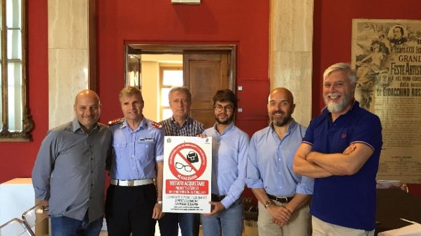Litorale Pesaro,stop ad acquisti abusivi Litorale Pesaro,stop ad acquisti abusivi