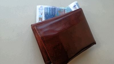 Trova portafoglio con soldi, porta a Ps Trova portafoglio con soldi, porta a Ps