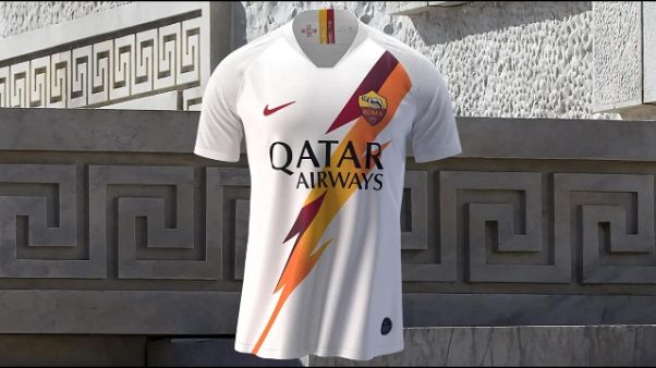 Roma presenta nuova maglia da trasferta Roma presenta nuova maglia da trasferta