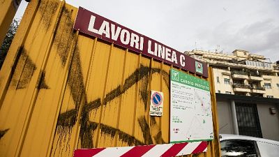 Investita da mezzo cantiere metro Investita da mezzo cantiere metro