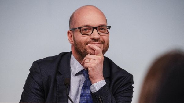 Fontana, superare sanzioni alla Russia Fontana, superare sanzioni alla Russia
