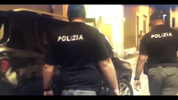 Travolge bimbi col suv, arrestato 34enne Travolge bimbi col suv, arrestato 34enne